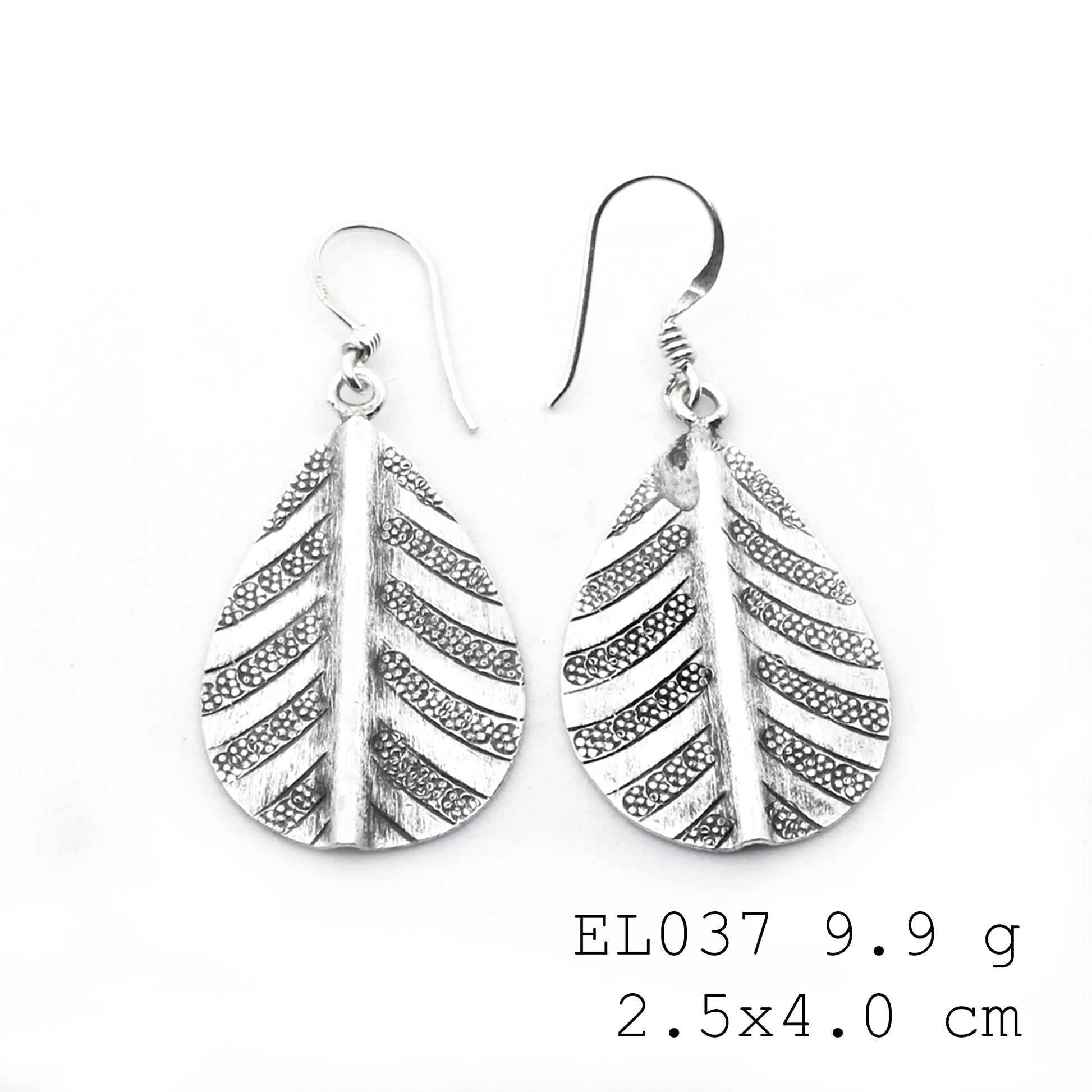 Meticulously handmade leaf-motif silver earrings.