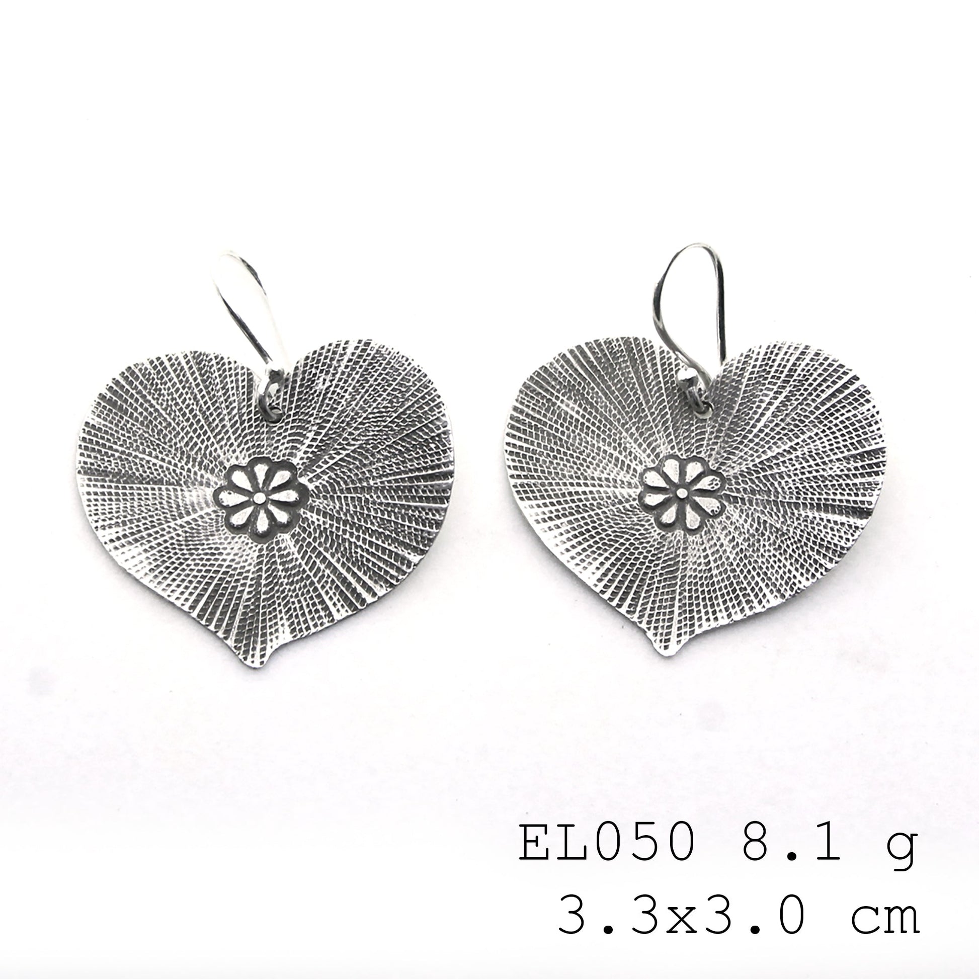 Stunning leaf silhouettes in silver earrings.