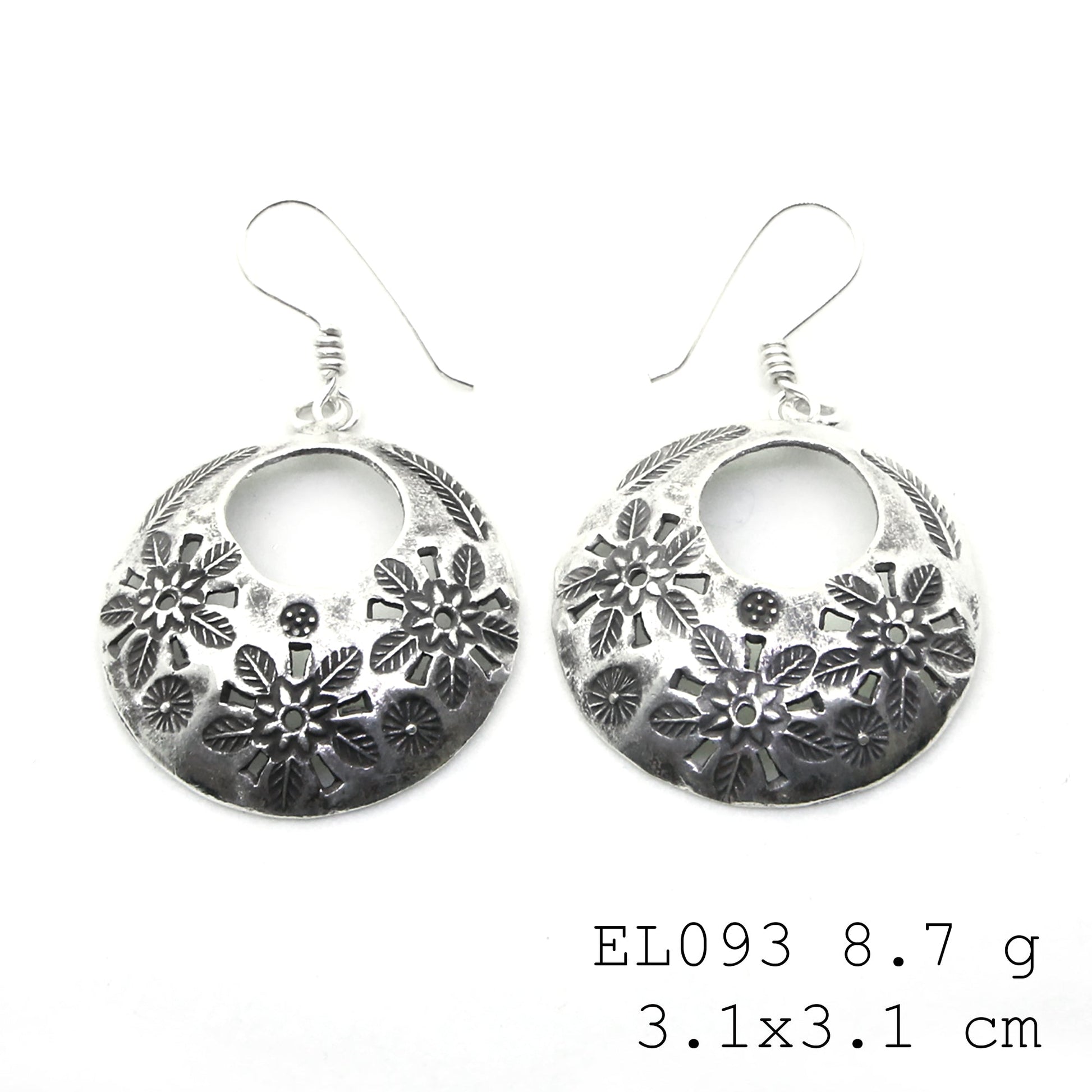 Nature’s silhouette in pure silver earrings.