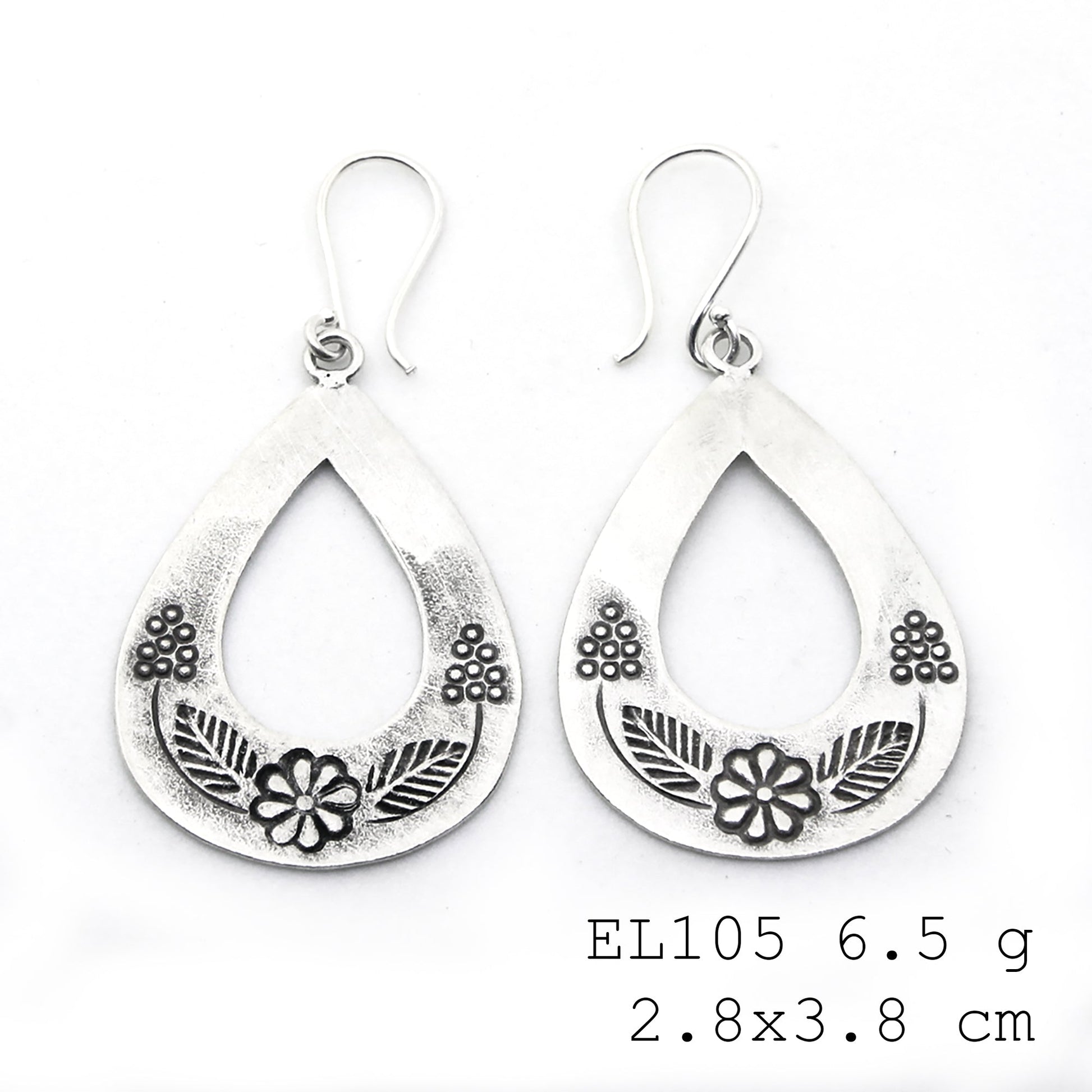 Hand-finished leaf details on these silver earrings.