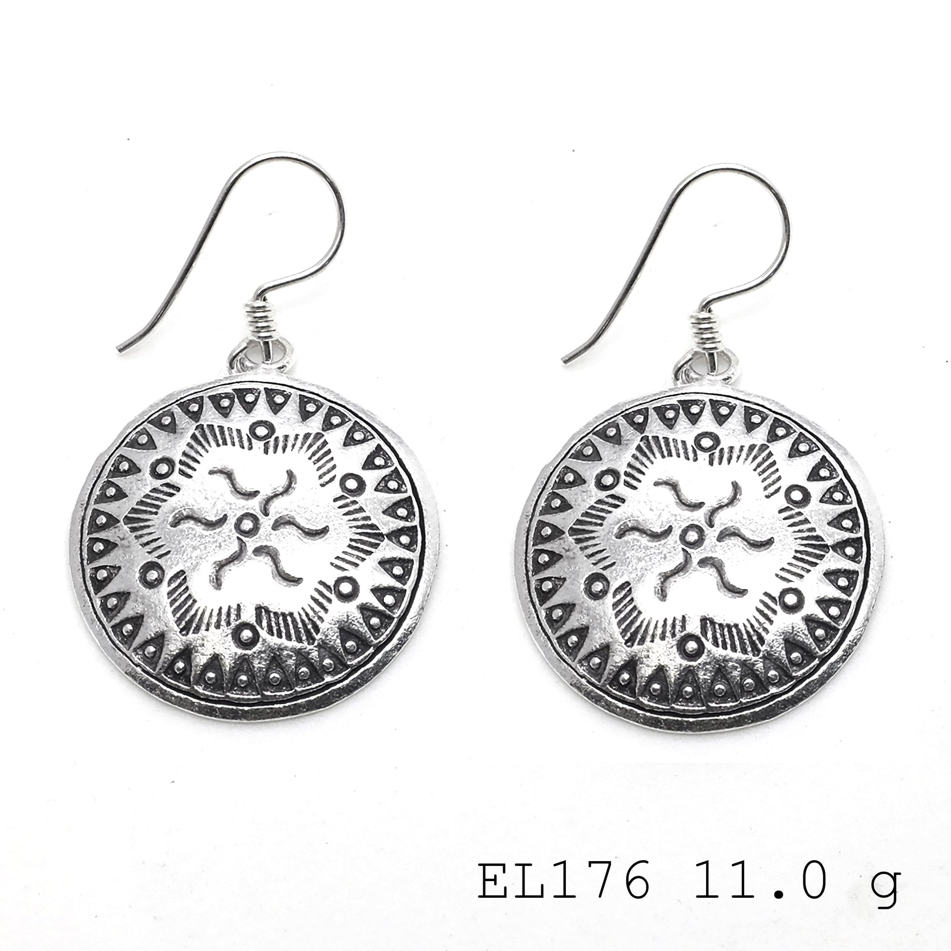 The artisan's choice for leaf-shaped silver earrings.