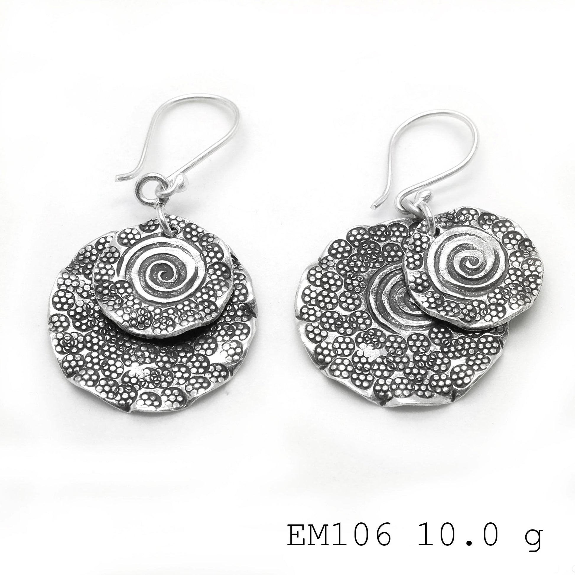 Simply stunning 98% silver earrings.