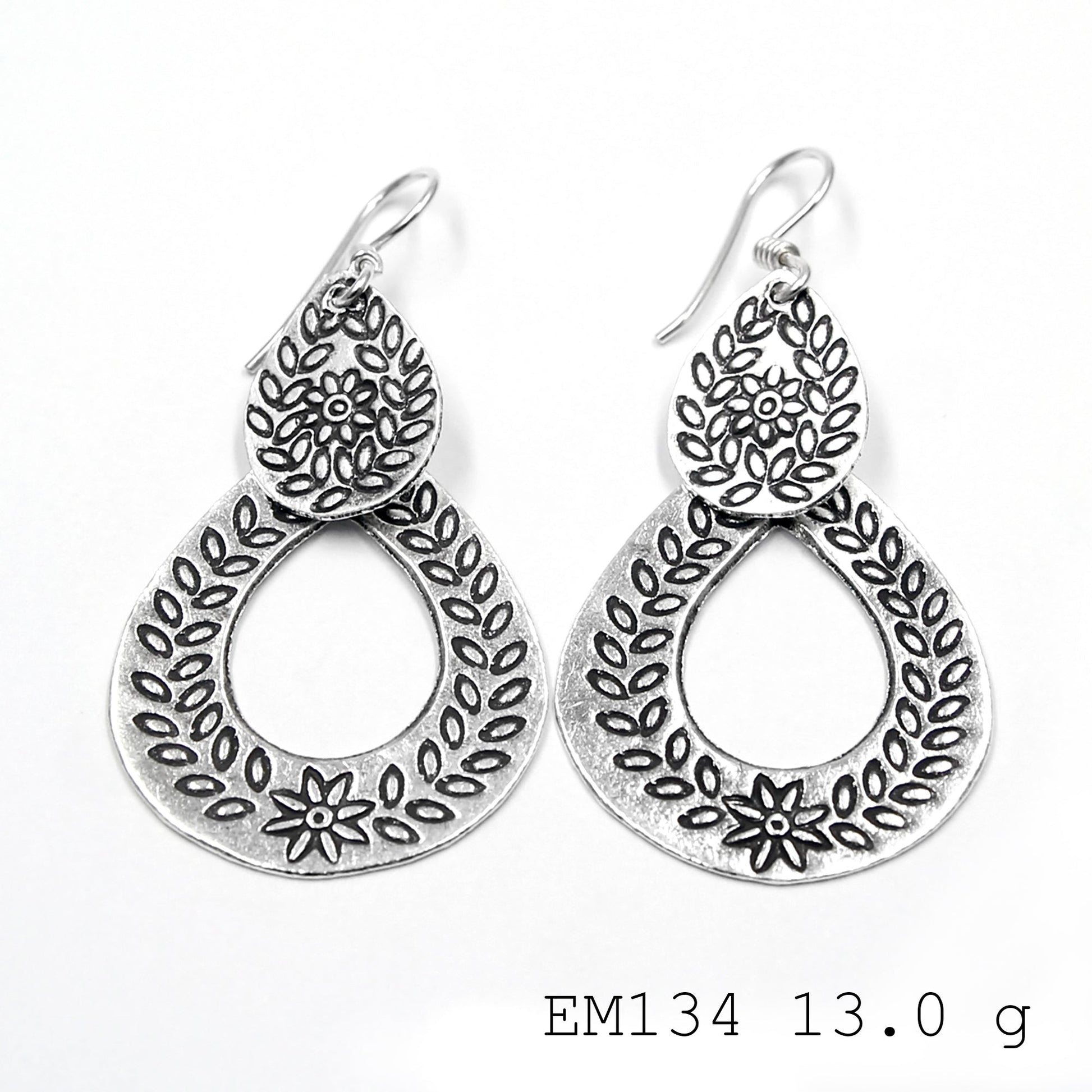 A touch of silver for every occasion: silver earrings.