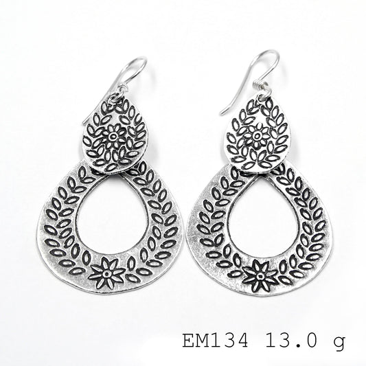 A touch of silver for every occasion: silver earrings.