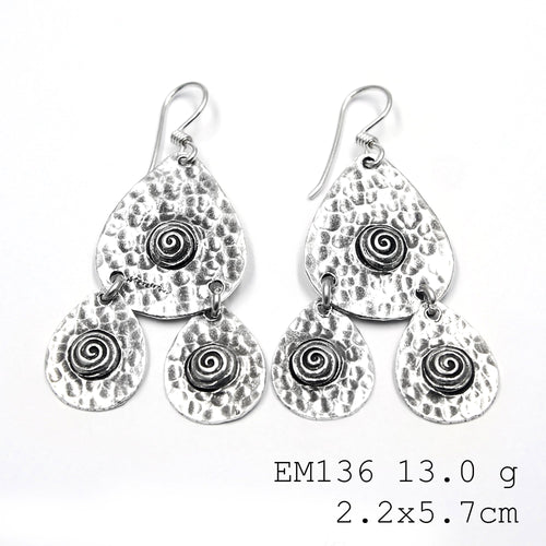 5-star style: Discover our tassel silver earrings.