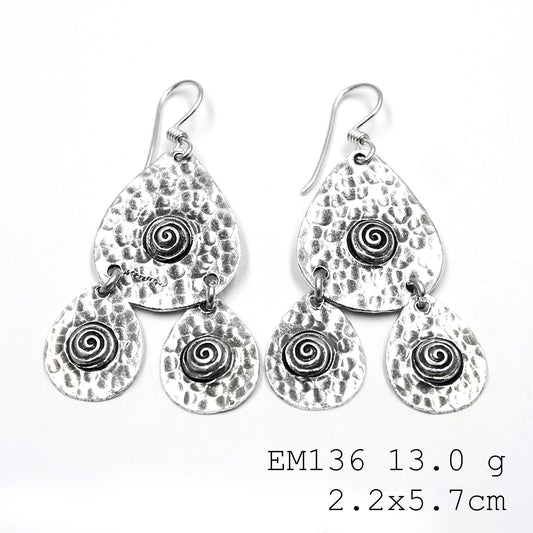 5-star style: Discover our tassel silver earrings.