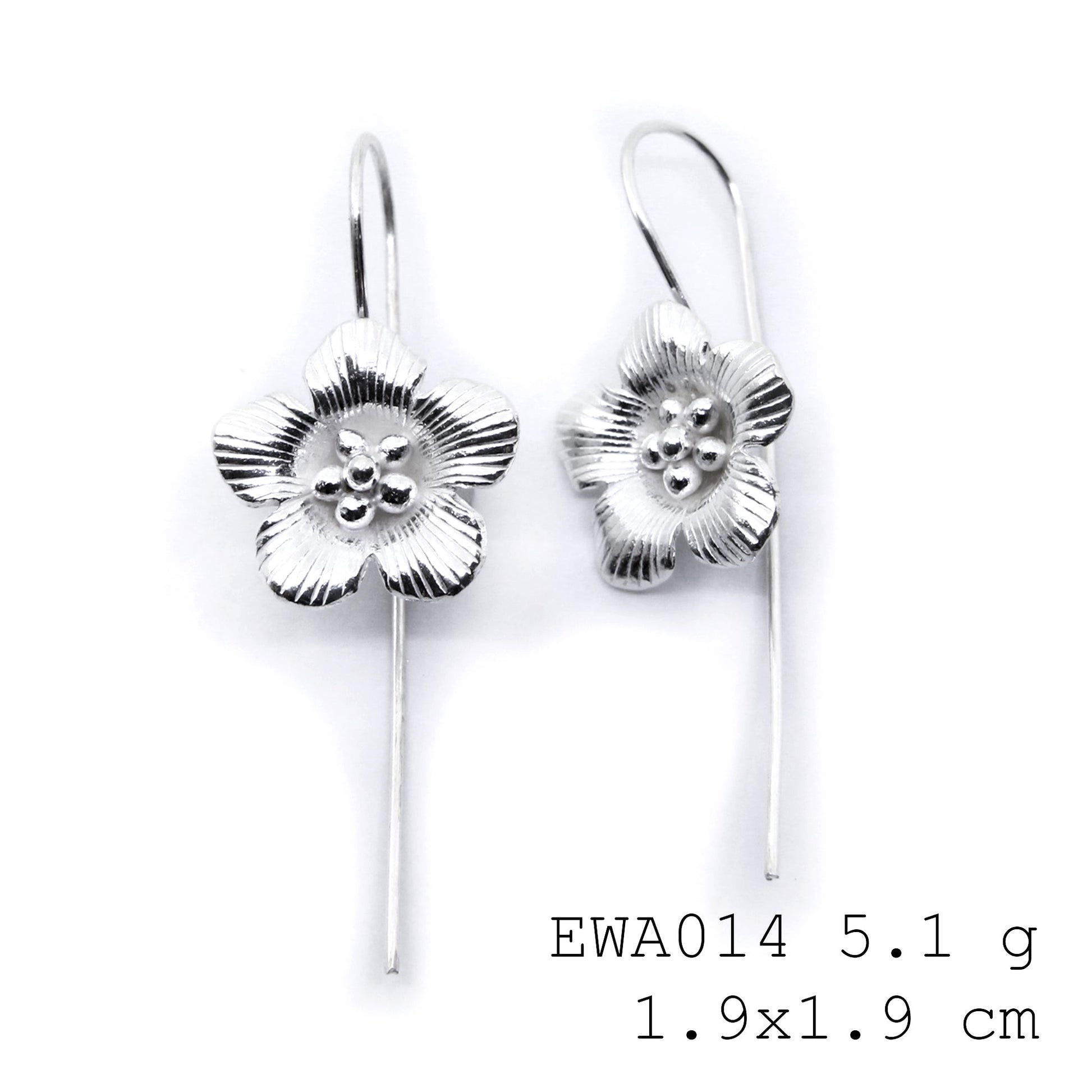 Premium quality you can see: White flower silver earrings.