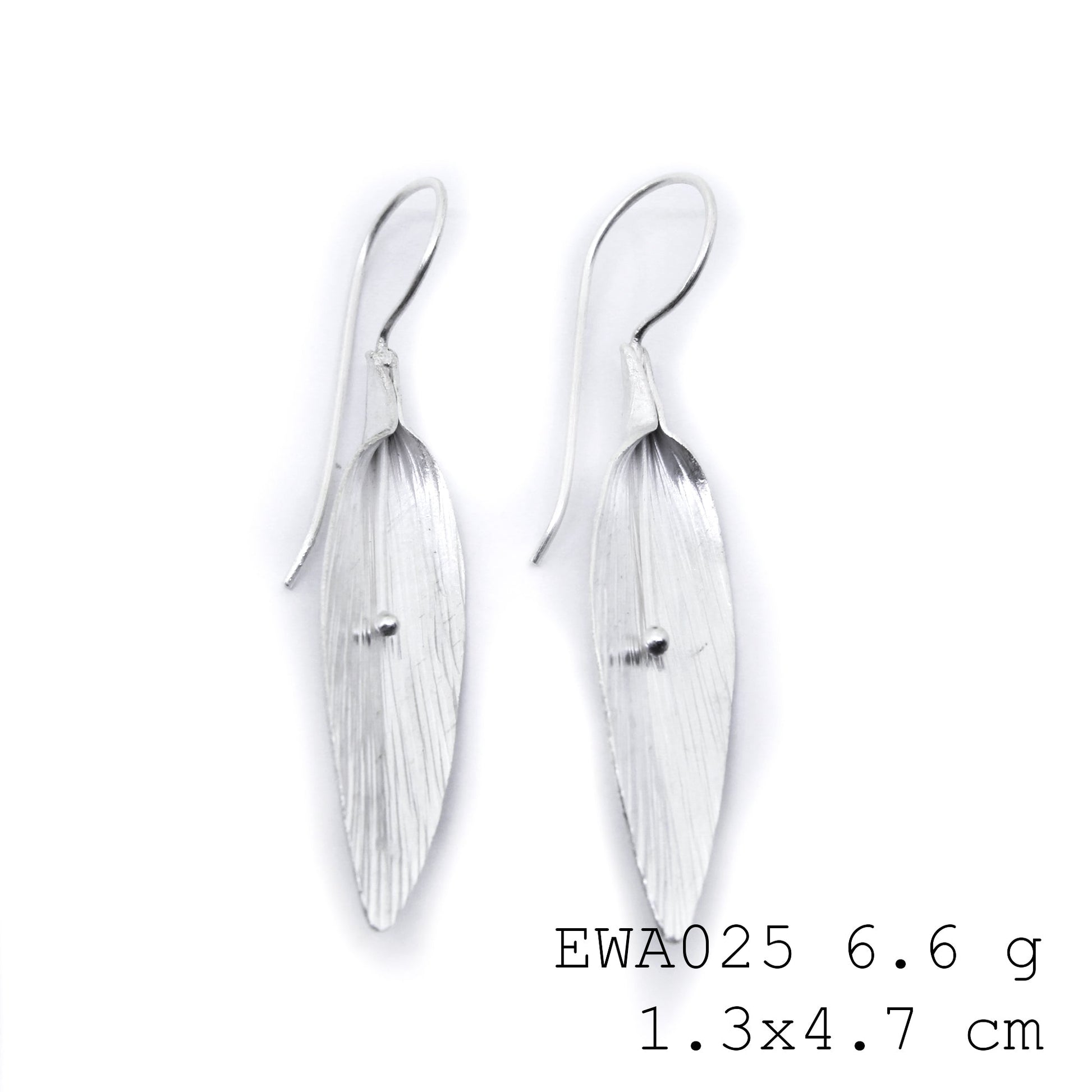 Quick! Secure your pair of handmade white flower silver earrings.