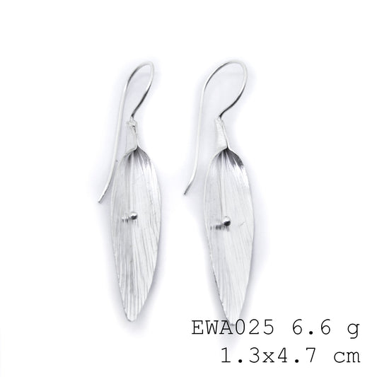 Quick! Secure your pair of handmade white flower silver earrings.