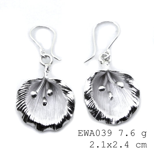From weddings to weekends: White flower silver earrings.