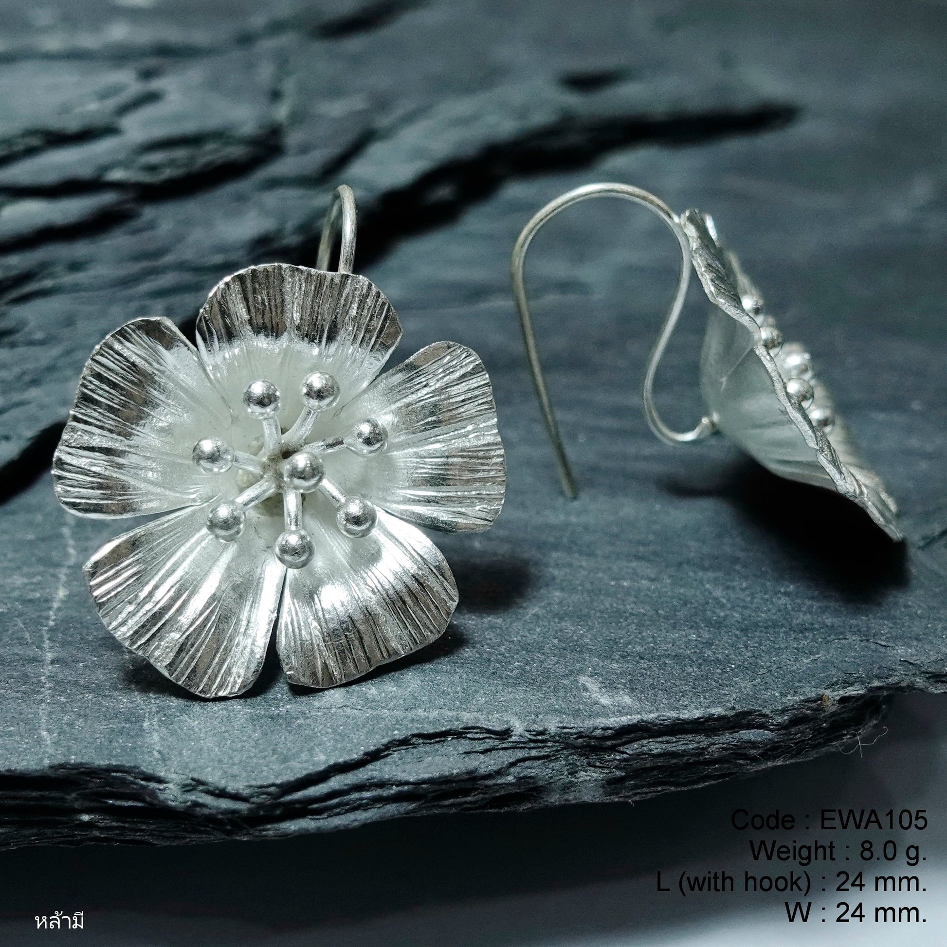 Simply stunning white flower silver earrings.