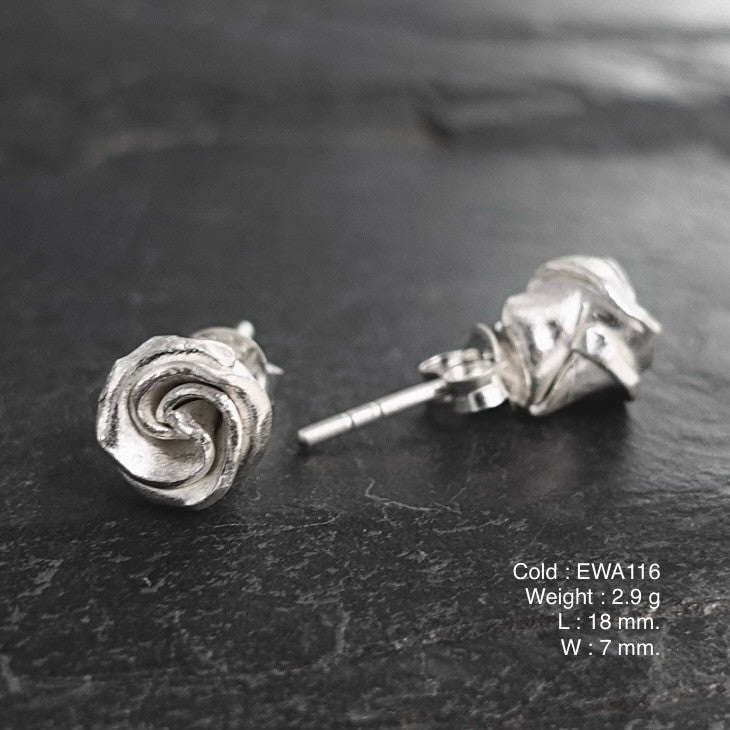 The viral white flower silver earrings are finally back!