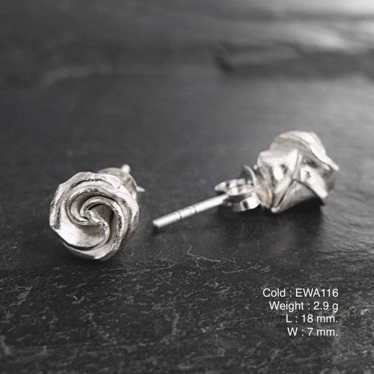 The viral white flower silver earrings are finally back!