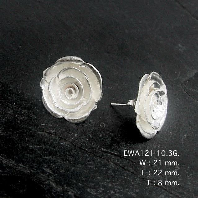 Floral perfection! Grab these handmade white flower silver earrings.