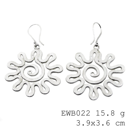 Almost gone! Grab these 98% pure white line snail silver earrings.