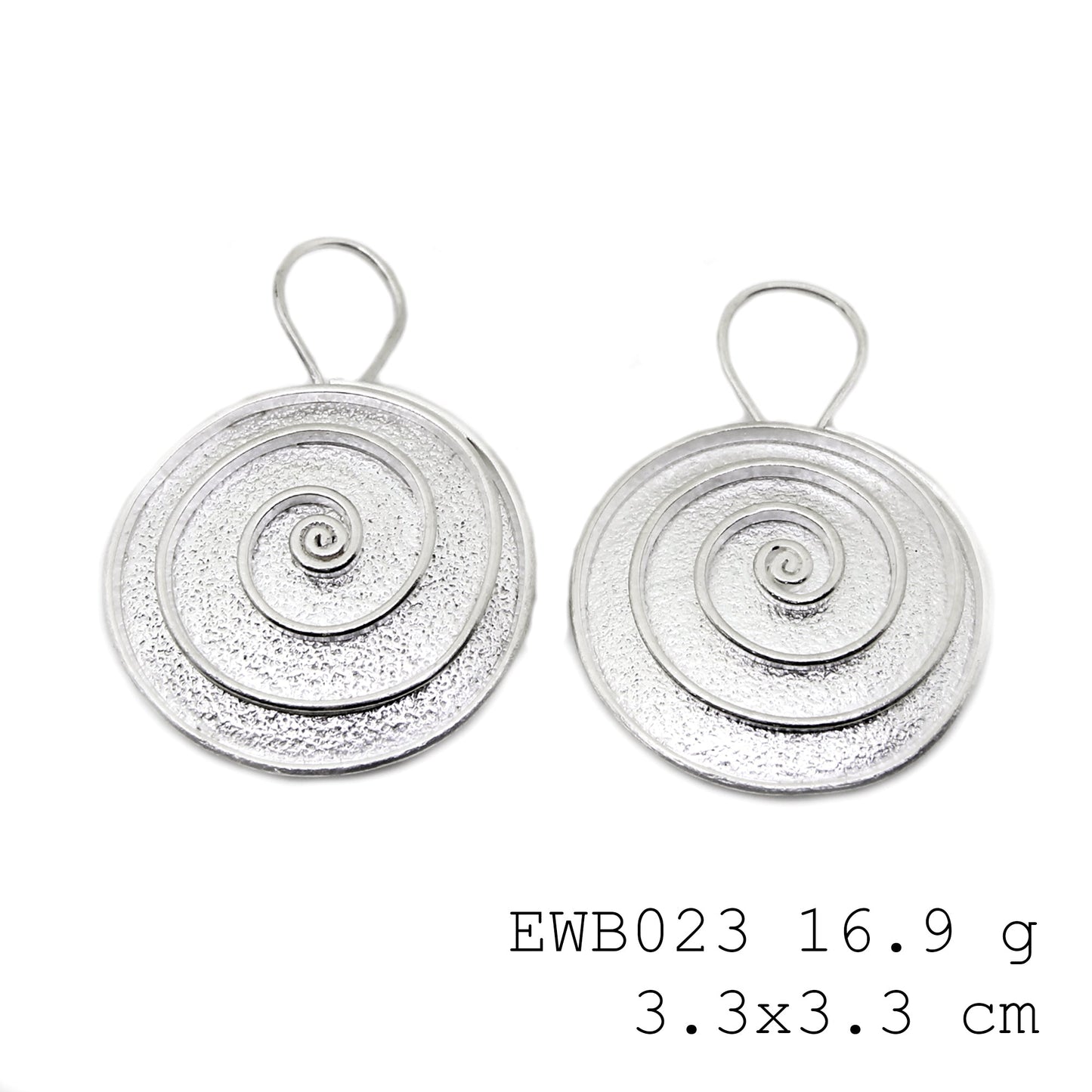 Experience the glow of high-purity white line snail silver earrings.