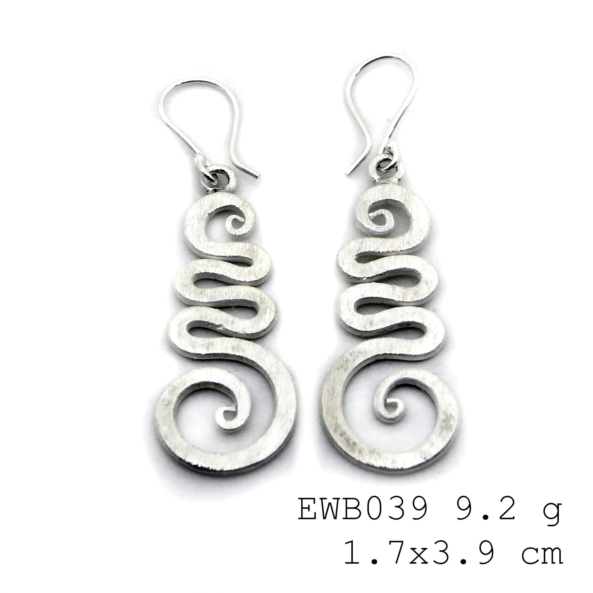 Handmade with love: 98% pure white line snail silver earrings.