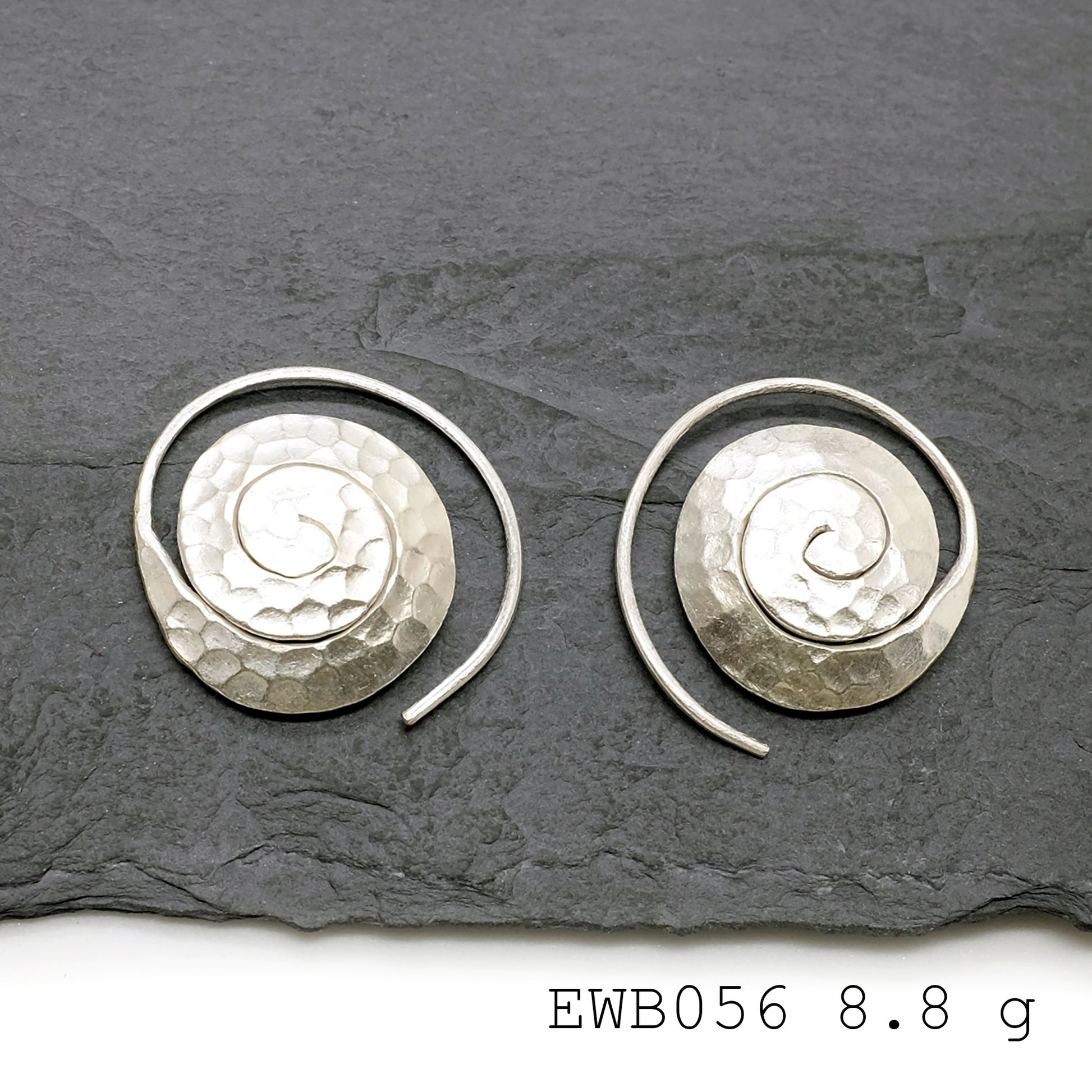 Simply stunning: The 98% pure white line snail silver earrings.