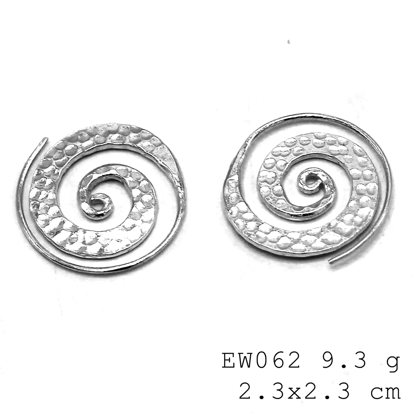Premium 98% quality in our unique white line snail silver earrings.