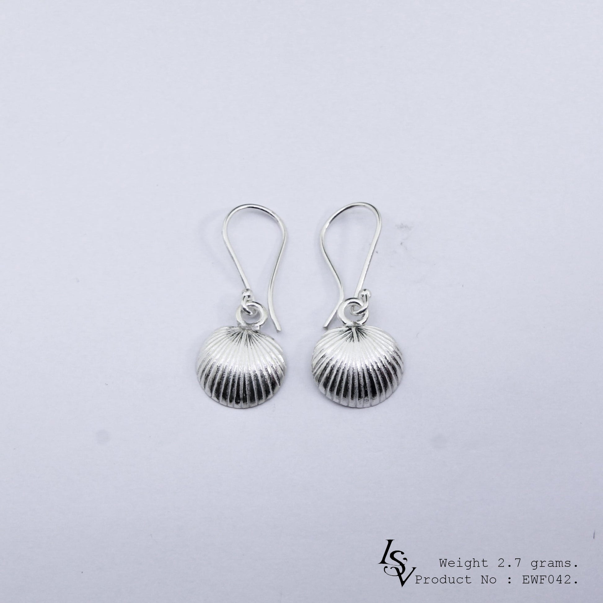 The "It Girl" accessory: White sheet silver earrings.