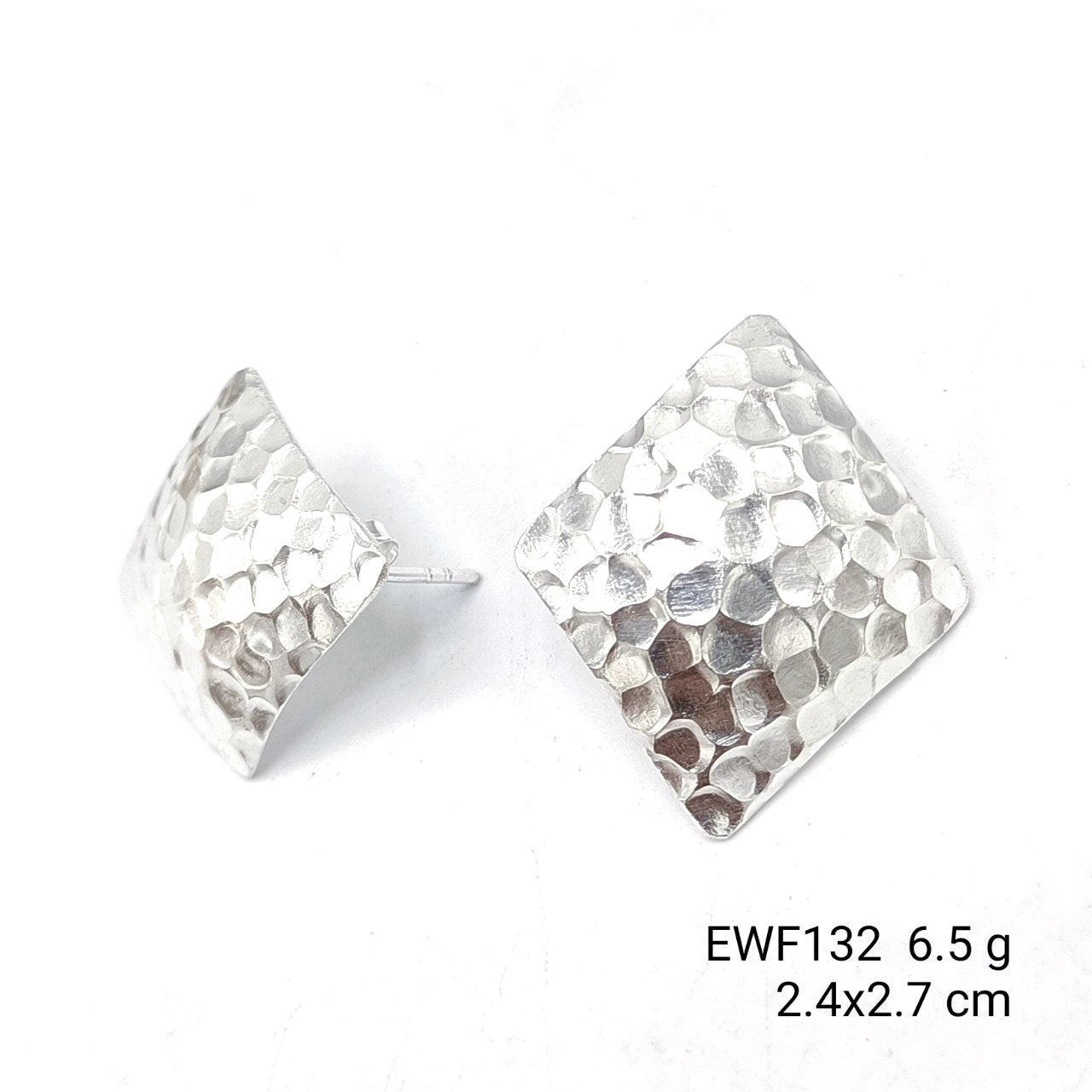 Stop everything! These white sheet silver earrings are 98% pure.