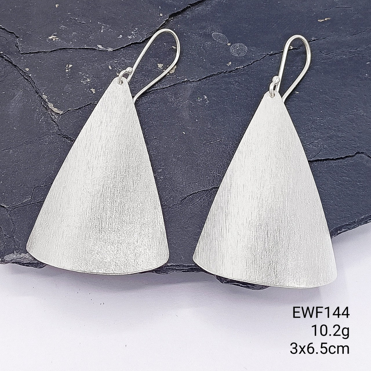 Only 5 pairs left! Grab these white sheet silver earrings.