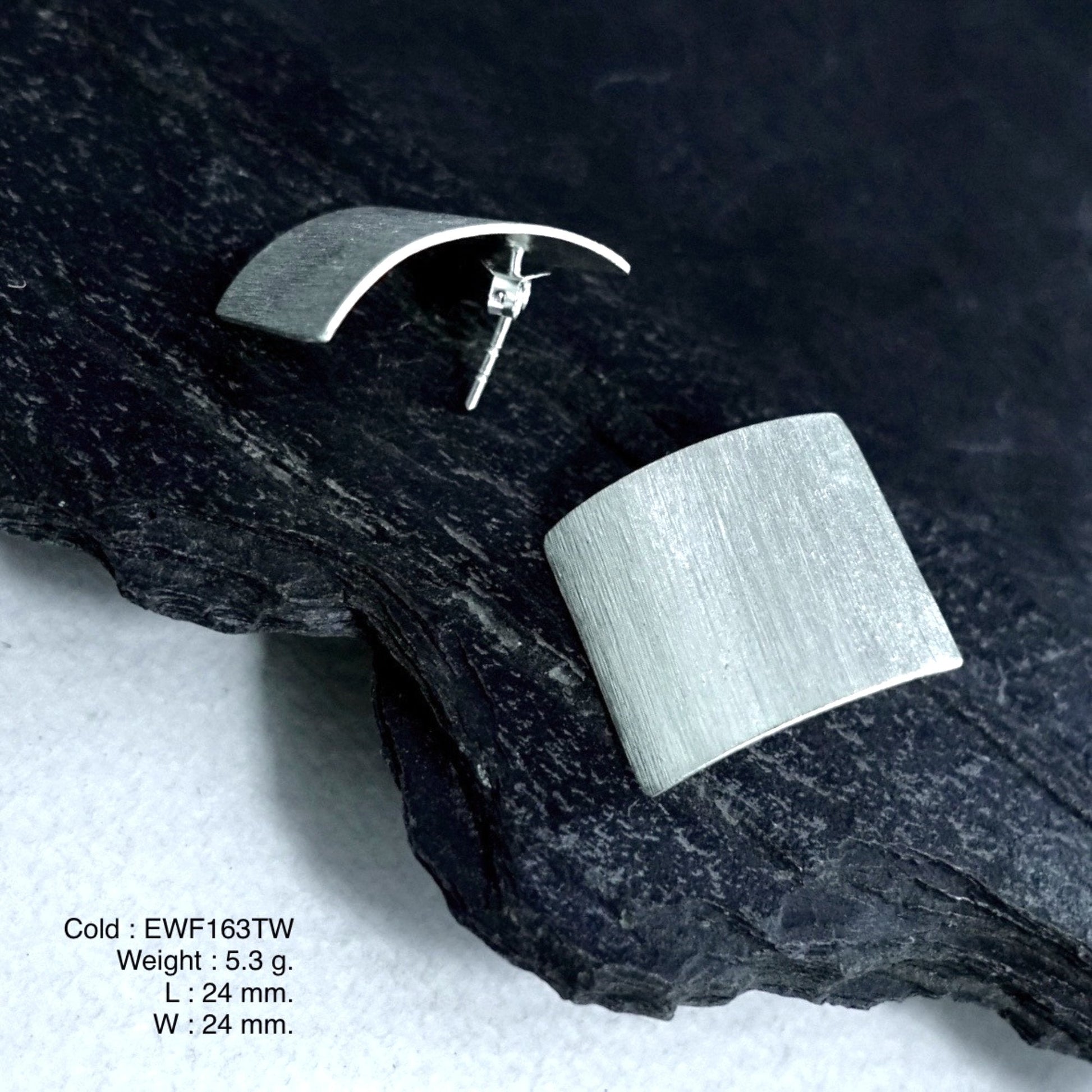 The ultimate purity: 98% pure white sheet silver earrings.