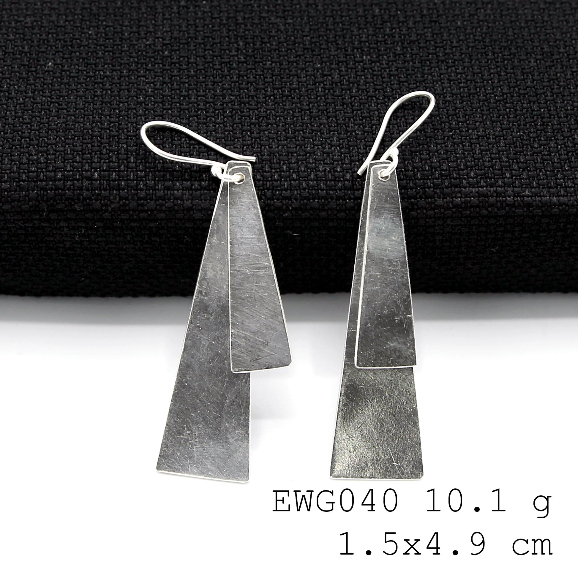 The perfect statement piece: Two-layer 98% pure silver earrings.