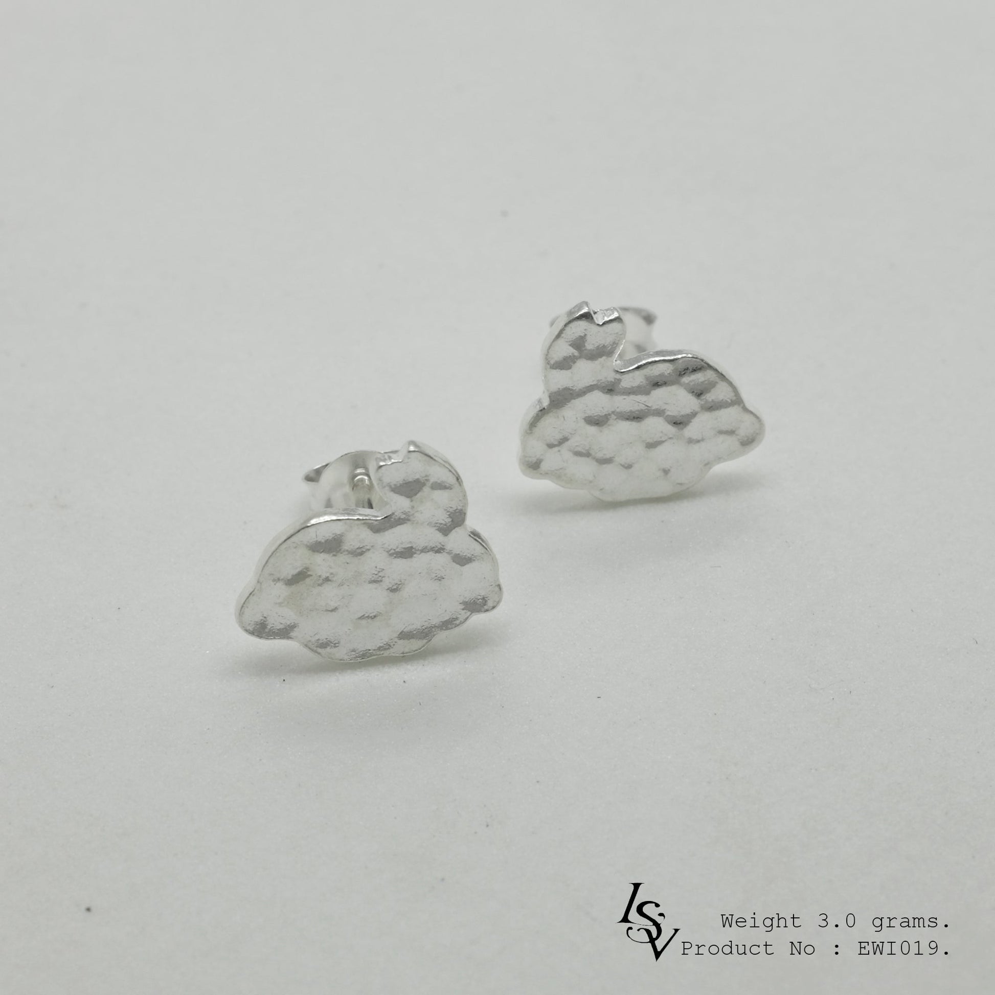 Hand-forged perfection: Get your white ball shape silver earrings.