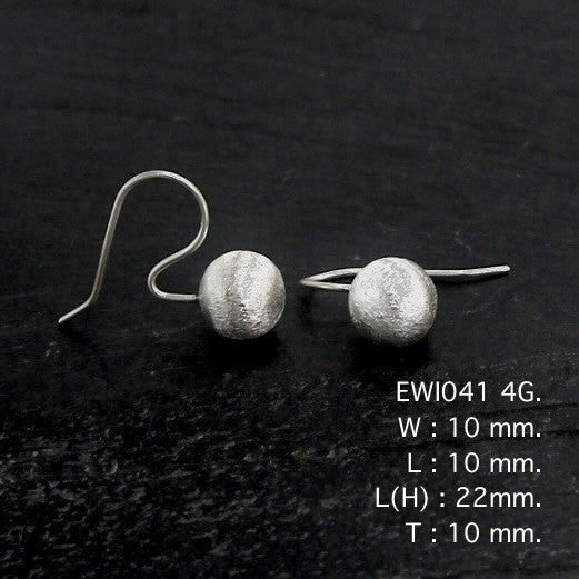 The perfect glow! Shop our 98% pure white ball silver earrings.