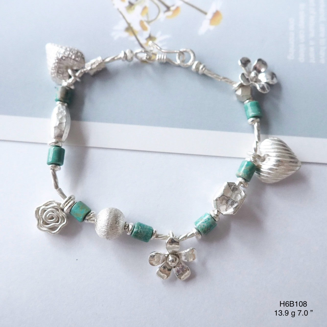 Premium quality meets stunning design in this silver bracelet.