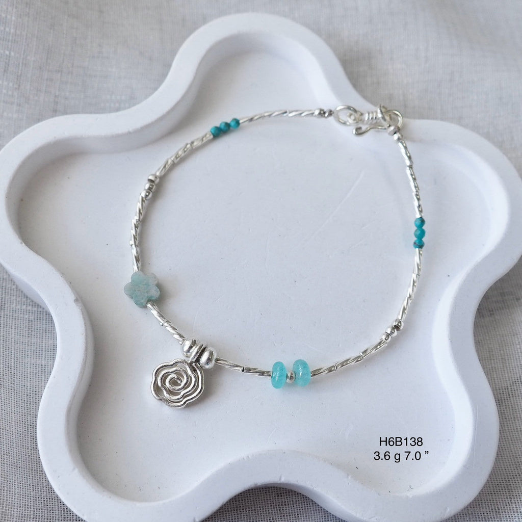 Your new daily essential: the 98% silver bracelet.