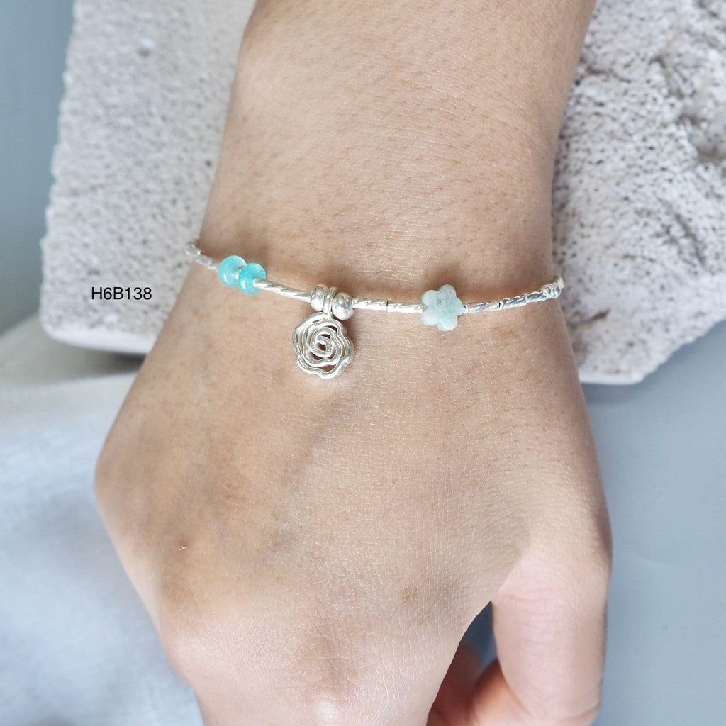 Your new daily essential: the 98% silver bracelet.