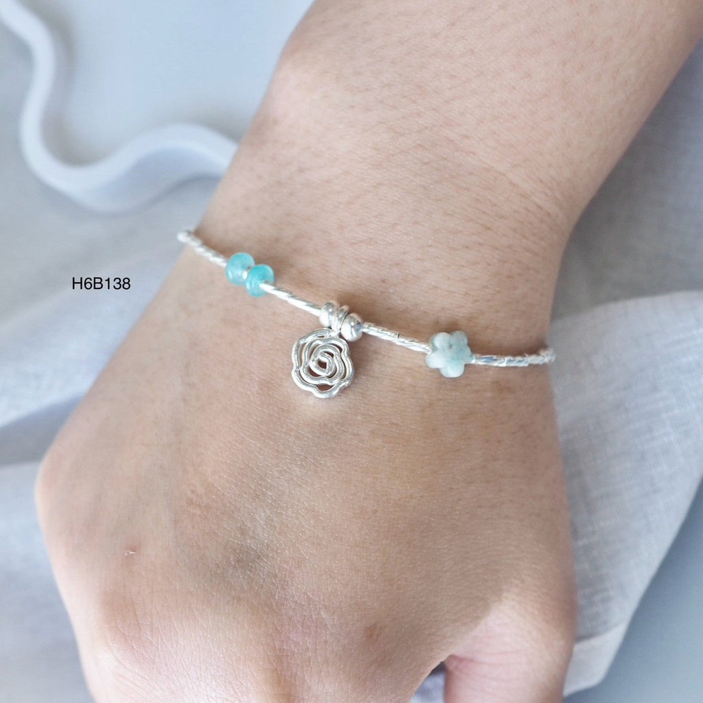 Your new daily essential: the 98% silver bracelet.