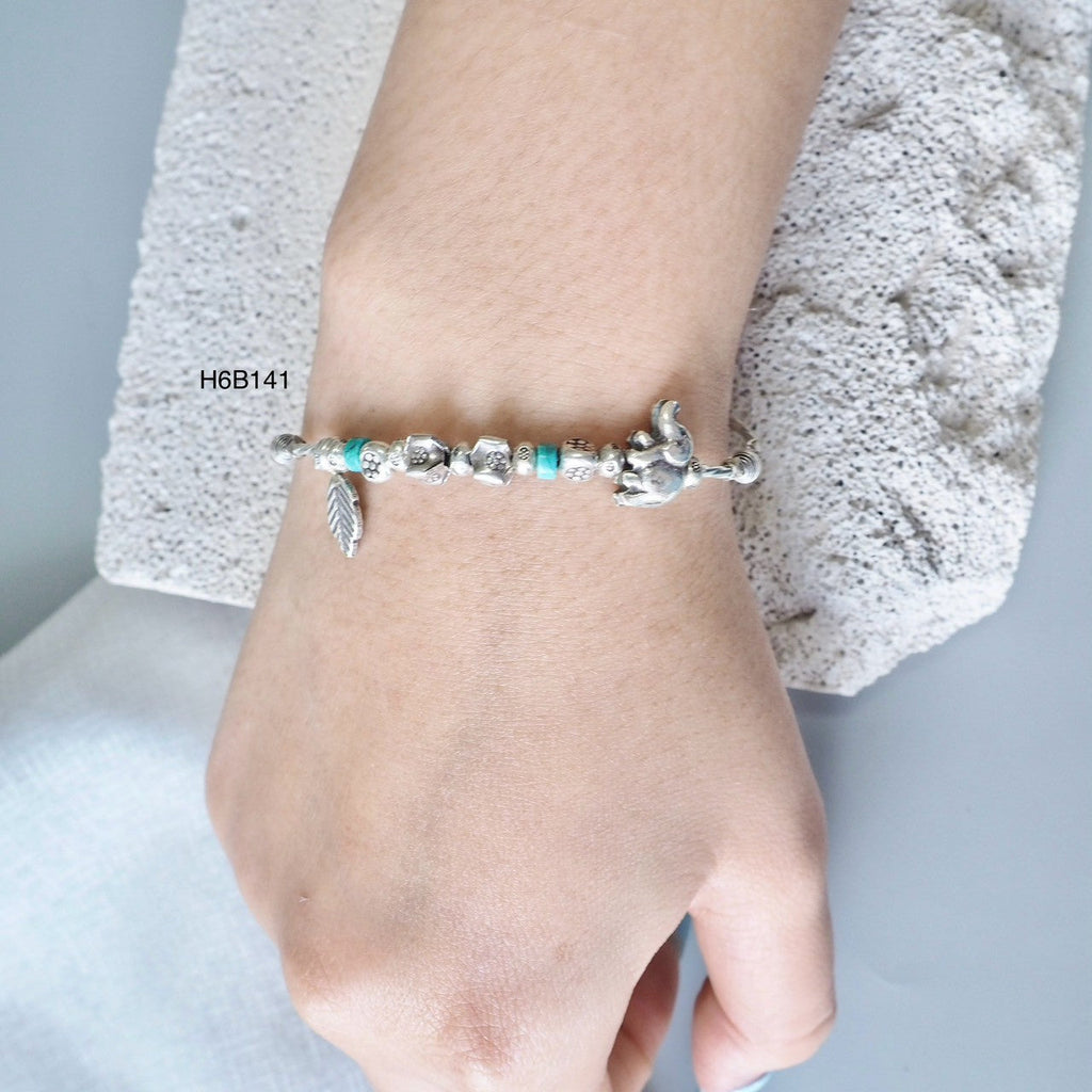 Pure shine. Pure silver bracelet.