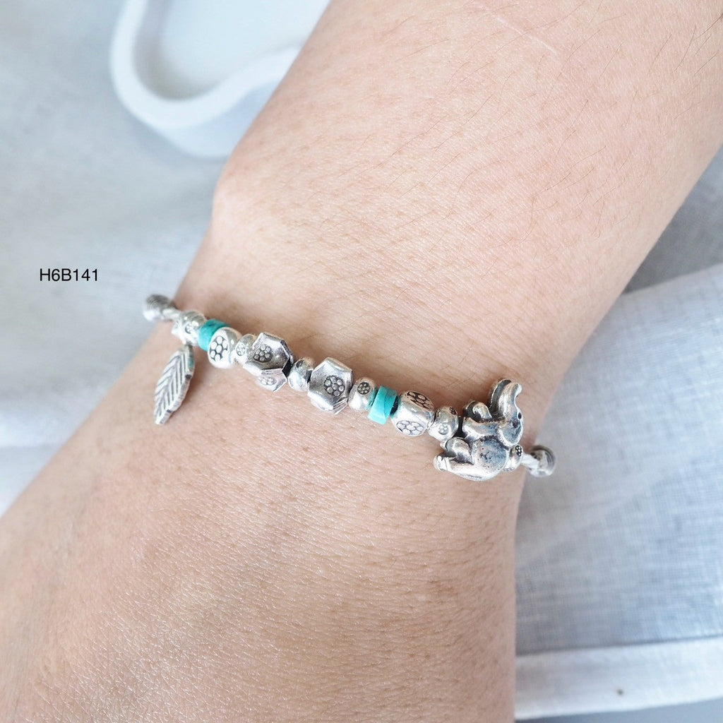 Pure shine. Pure silver bracelet.
