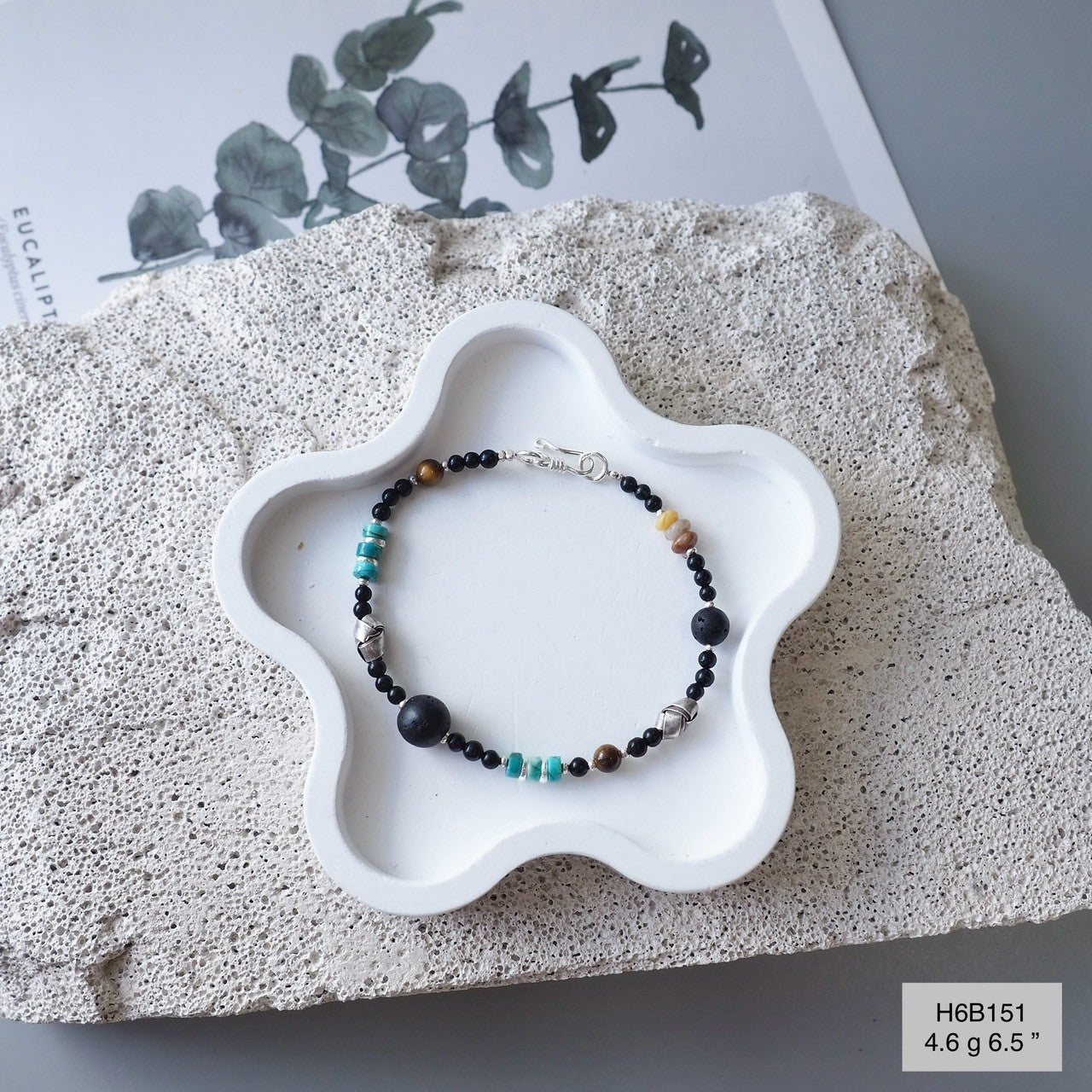 Steal the spotlight with the 98% silver bracelet everyone is talking about!