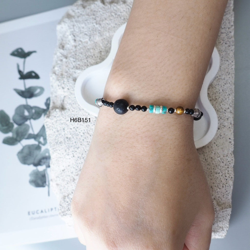 Steal the spotlight with the 98% silver bracelet everyone is talking about!