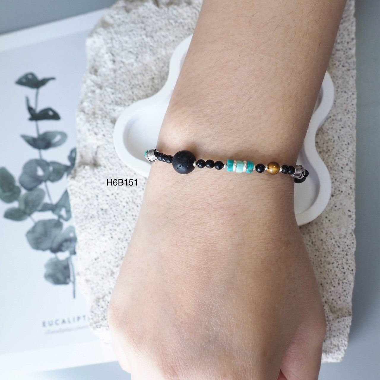 Steal the spotlight with the 98% silver bracelet everyone is talking about!