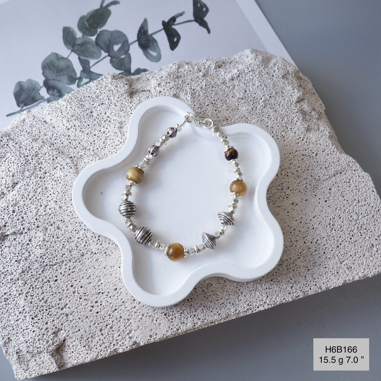 Handcrafted perfection. Discover our 98% Thai silver bracelet today.
