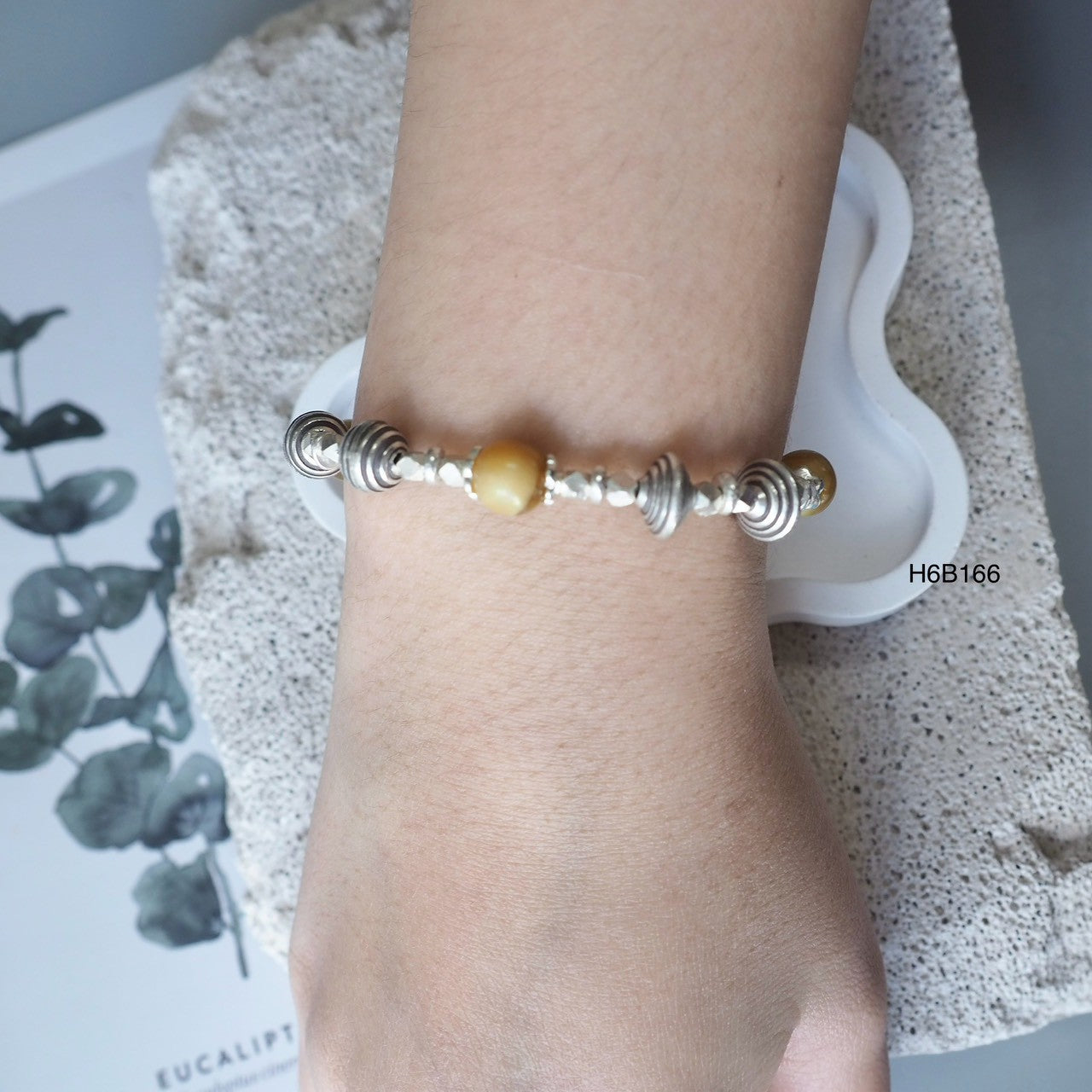 Handcrafted perfection. Discover our 98% Thai silver bracelet today.