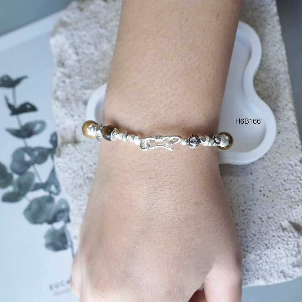 Handcrafted perfection. Discover our 98% Thai silver bracelet today.
