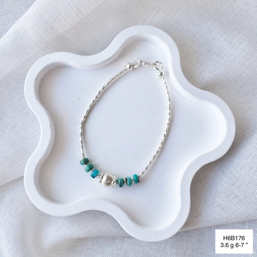 Carrying the spirit of Thai artisans in this silver bracelet.