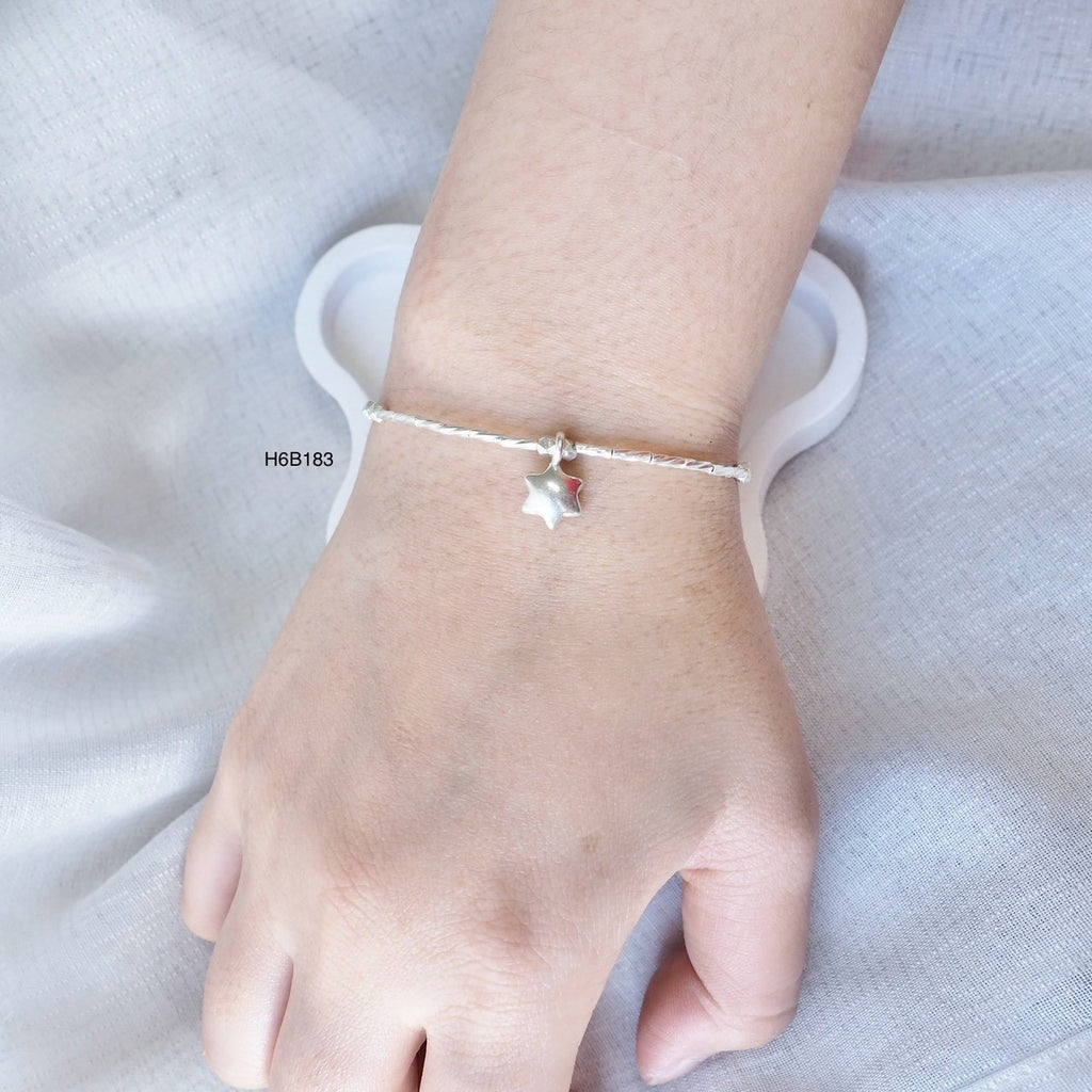 Traditional Thai techniques meet modern style in this silver bracelet.