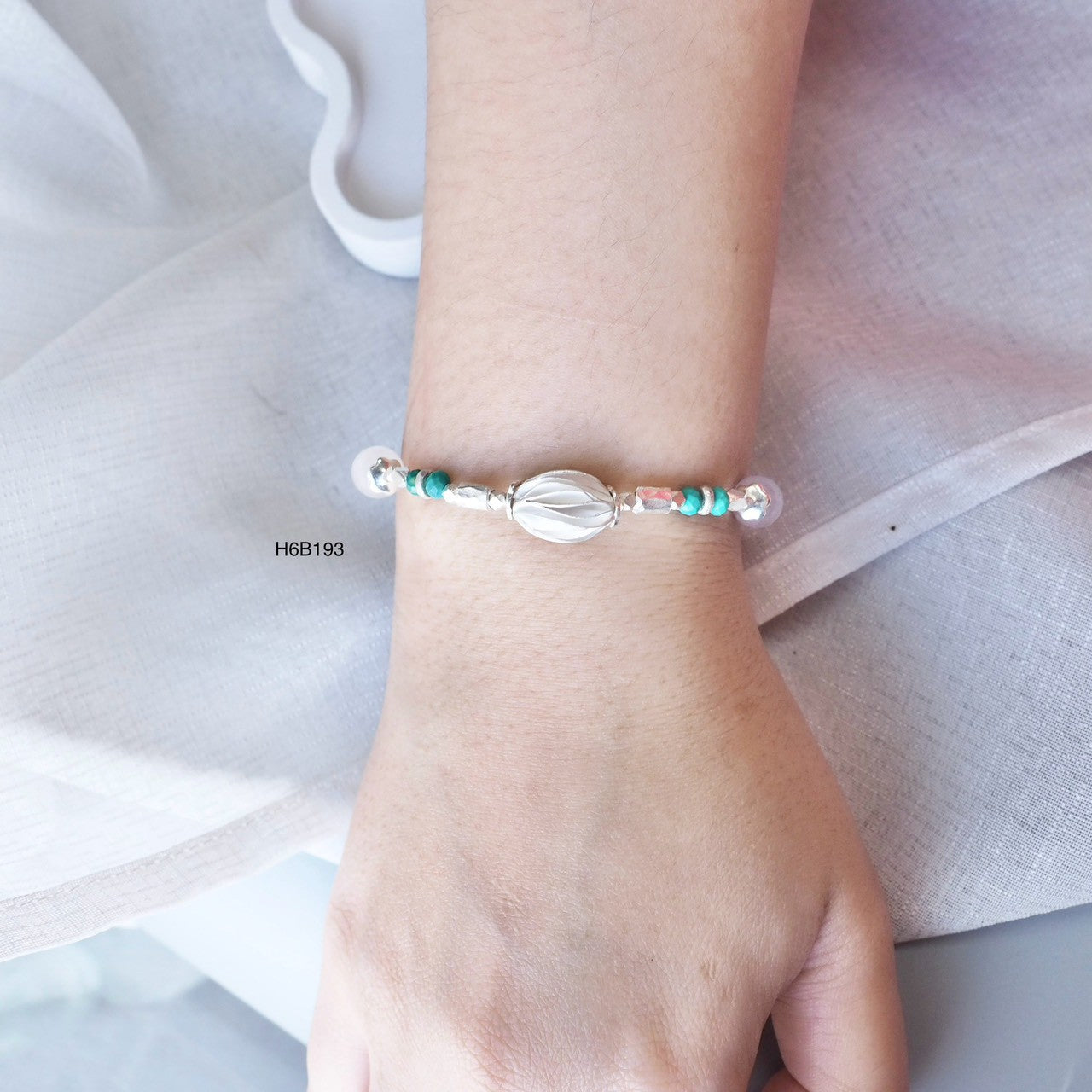 Crafted for those who appreciate quality: our Thai silver bracelet.