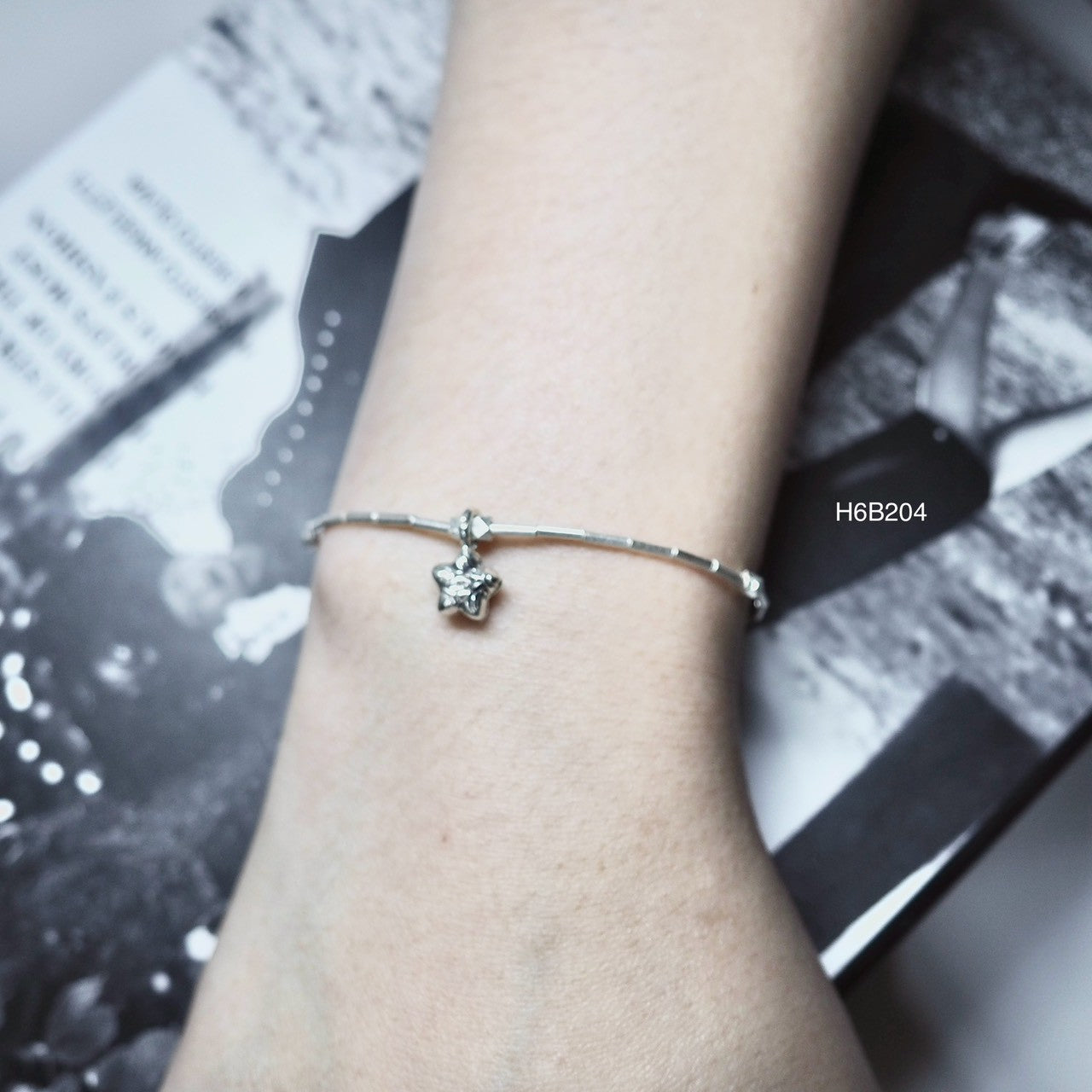 Your everyday look deserves a stunning 98% silver bracelet.