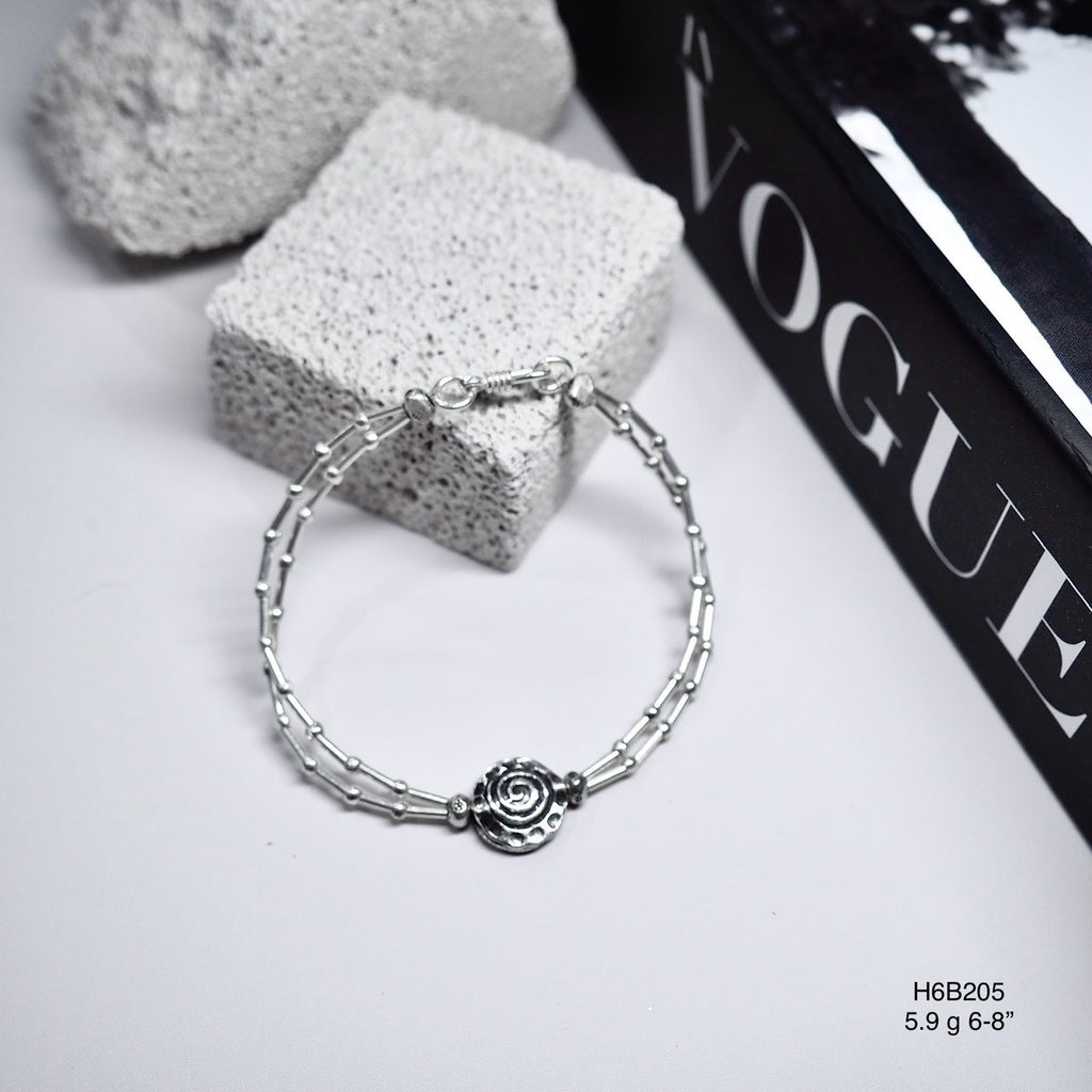 High purity means lasting shine for this silver bracelet.