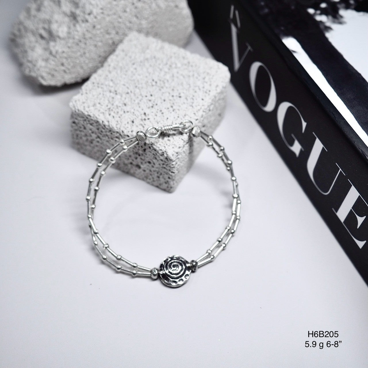High purity means lasting shine for this silver bracelet.