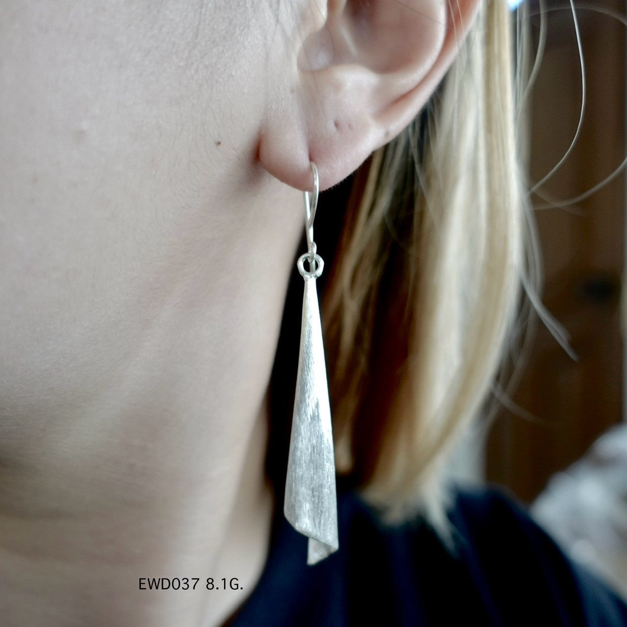 Add simplicity to your style. Earrings.
