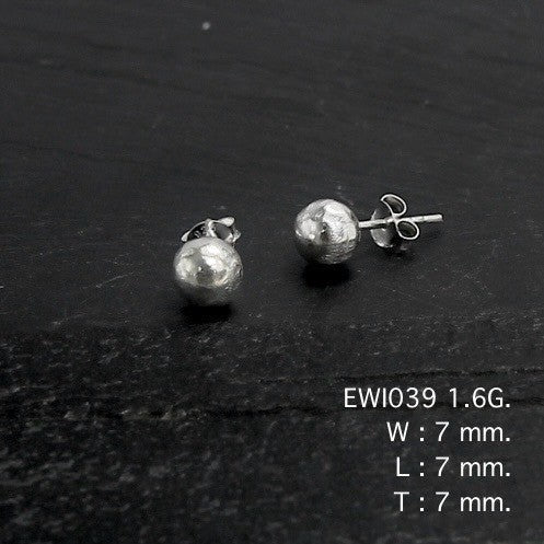 Silver you’ll never take off. Minimal earrings.